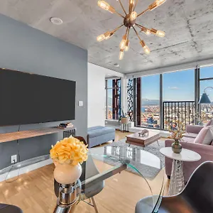 https://water-views-sub-penthouse-entire-condo-in-downtown.vancouver-hotels-bc.net