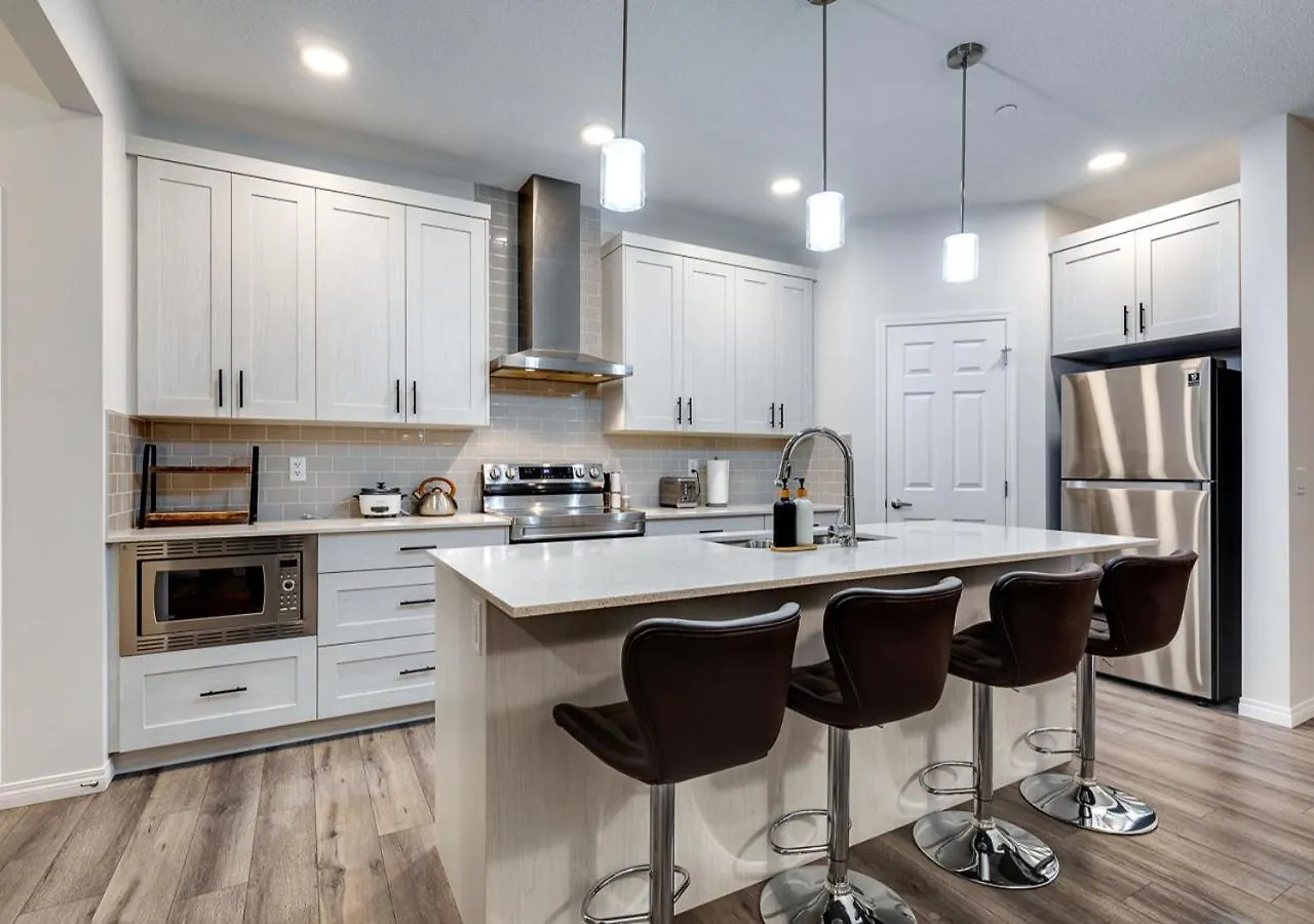 Stylish/4Bedroom/Freeparking/Indoorfireplace Calgary 0*,