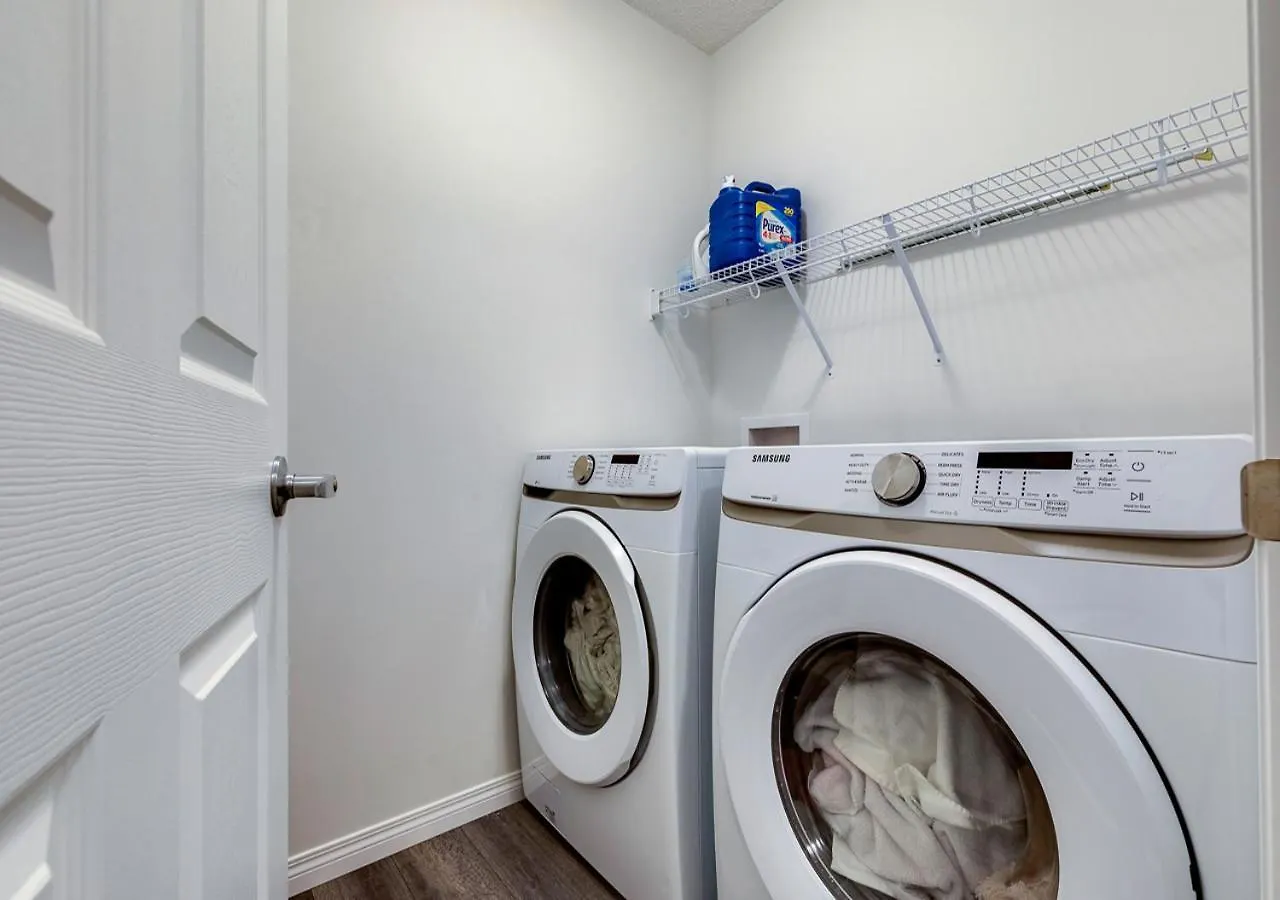Stylish/4Bedroom/Freeparking/Indoorfireplace Calgary Canada