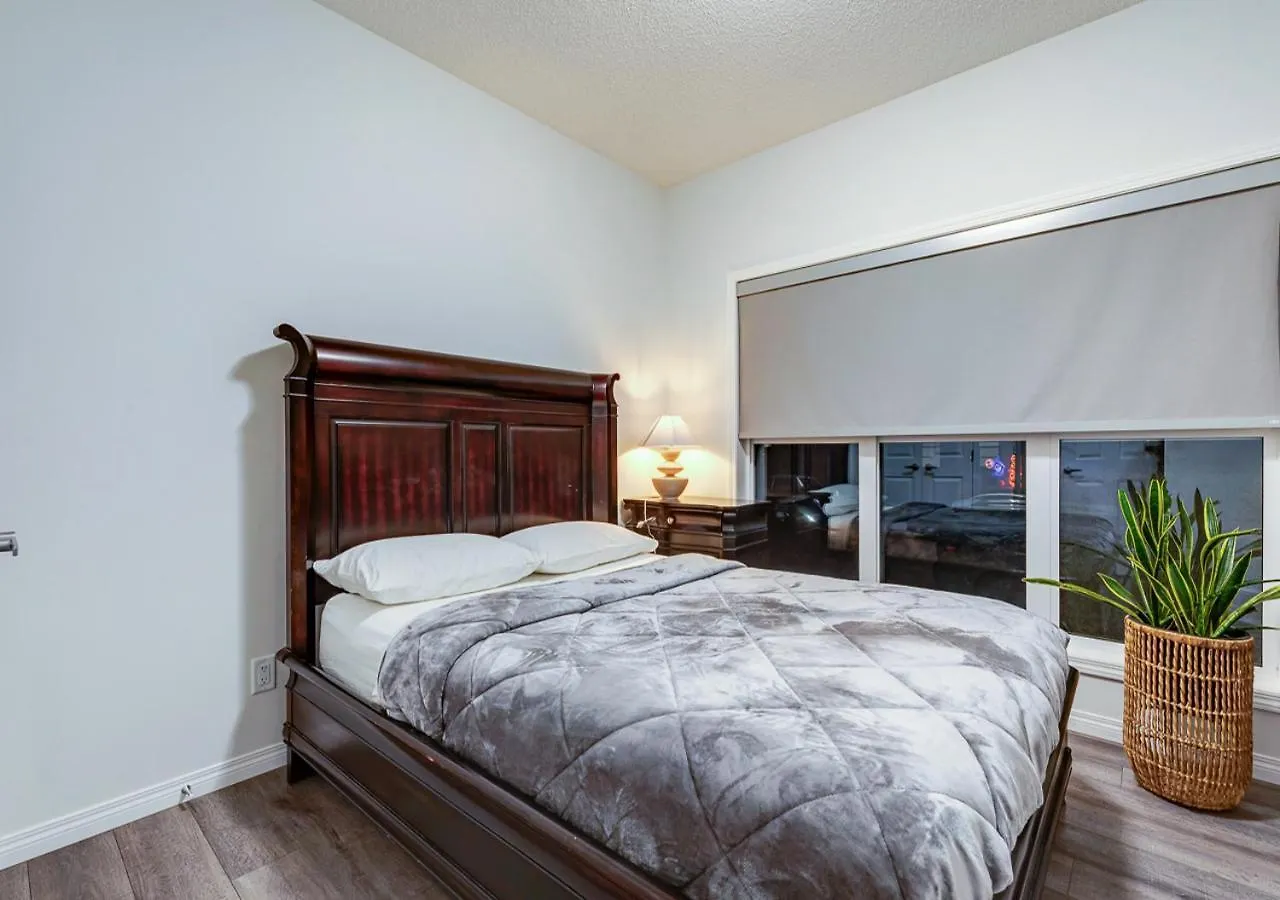Holiday home Stylish/4Bedroom/Freeparking/Indoorfireplace Calgary Canada