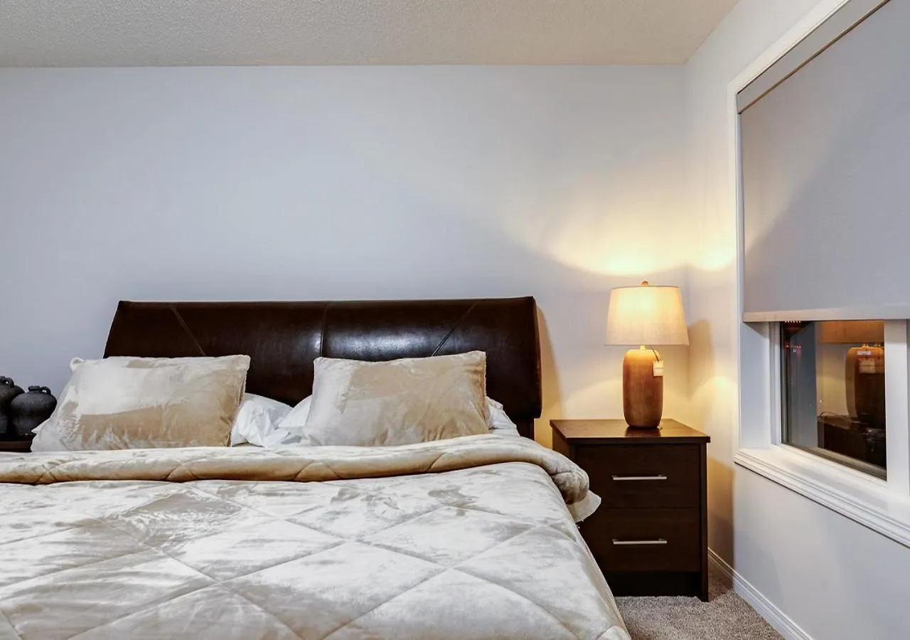 Stylish/4Bedroom/Freeparking/Indoorfireplace Calgary 0*,